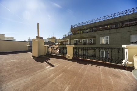 Piso señorial en edificio clásico con terraza soleada de 70m2